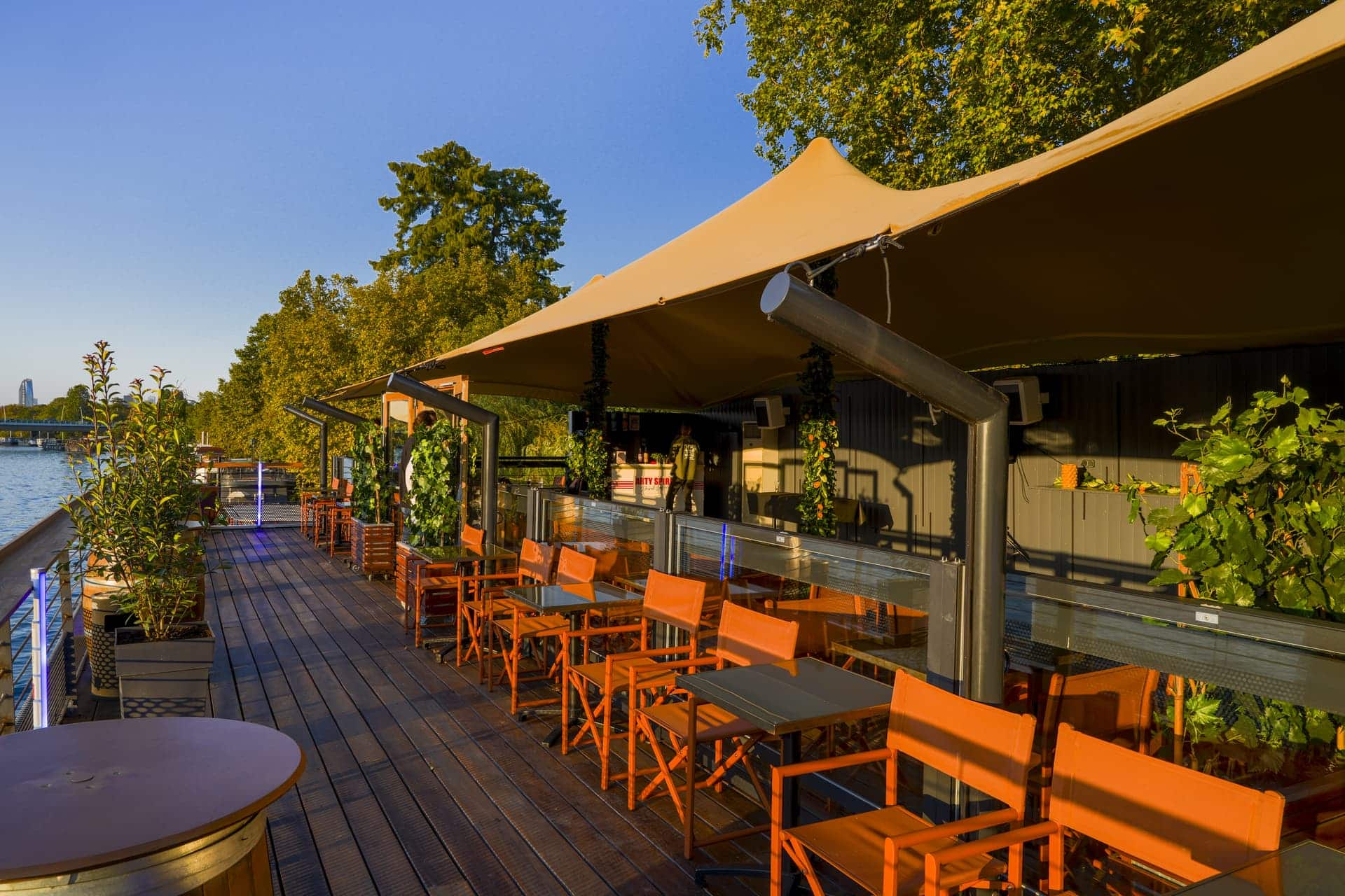 Privatisation péniche Paris – Le Reef Club