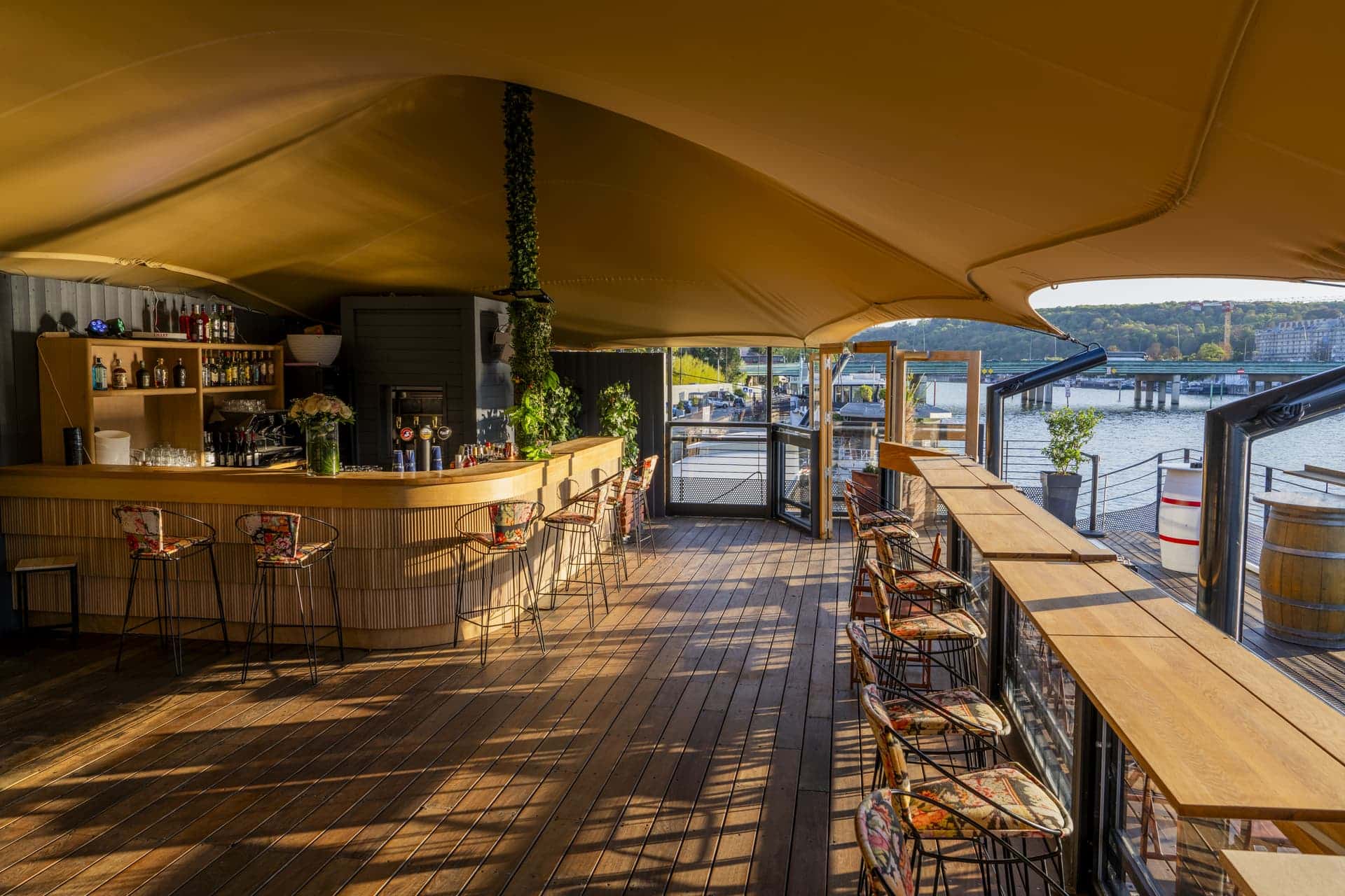 Le Reef Club, péniche événementielle à Paris sur la Seine