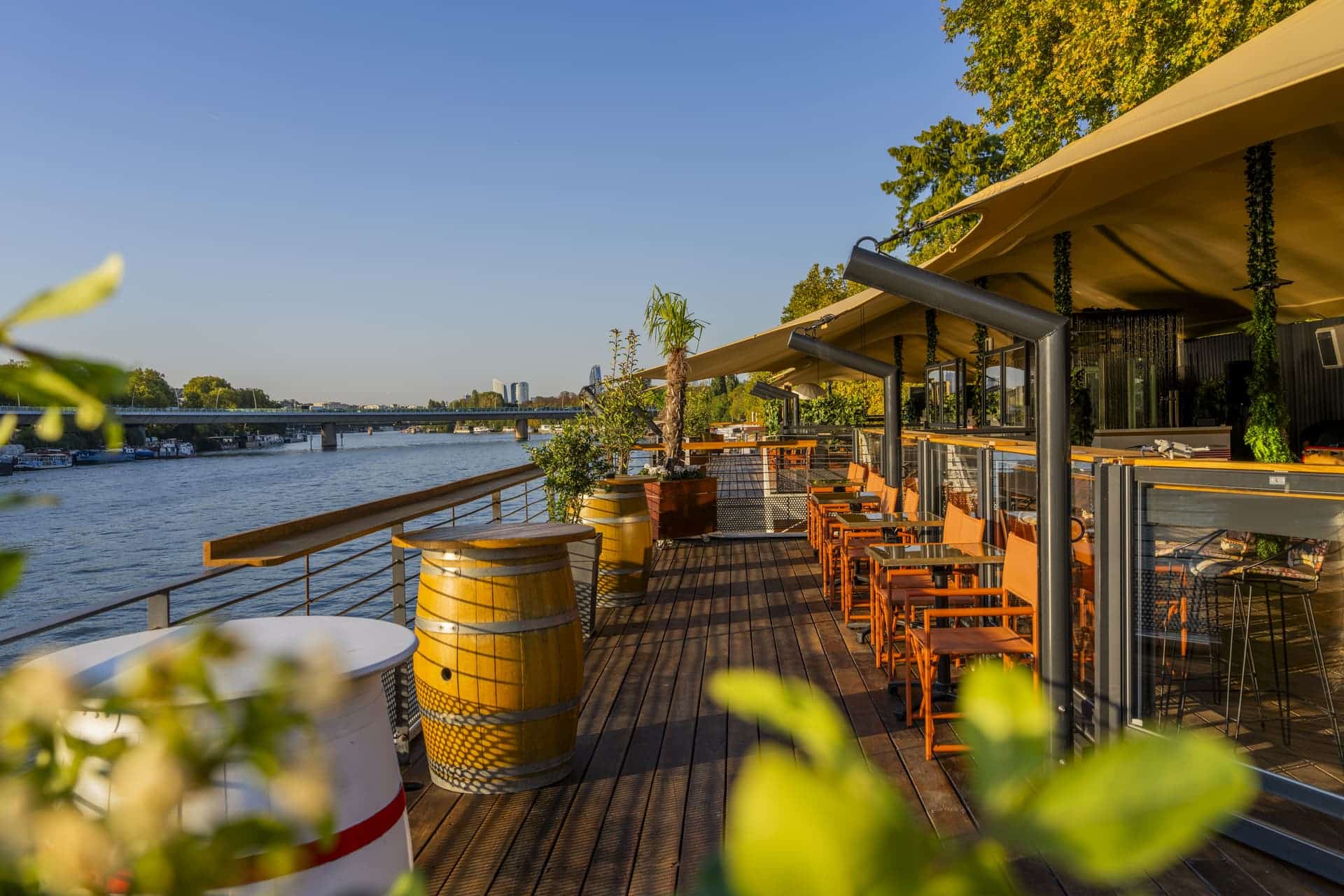 Location péniche Paris – Le Reef Club