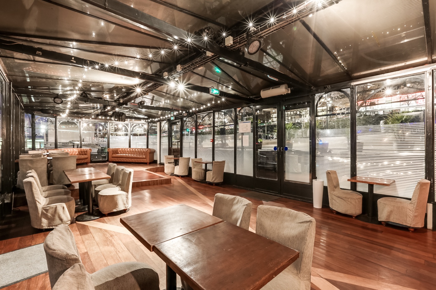 Le Kiosque Flottant – péniche à privatiser à Paris