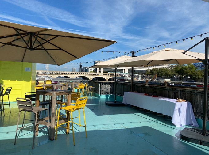 Le Petit Bain, péniche événementielle à Paris sur la Seine