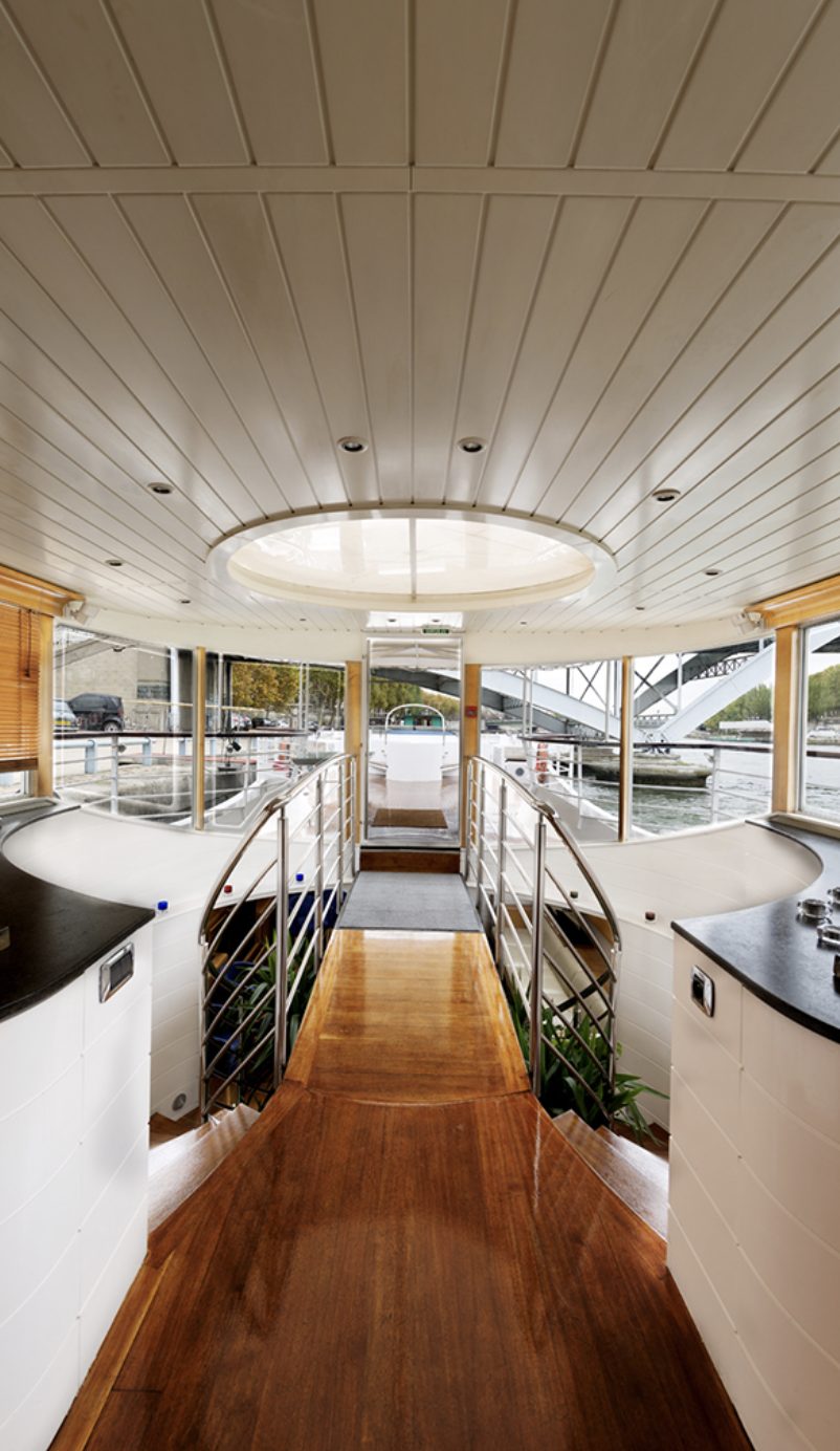 Location péniche Paris – Le Yacht Joséphine