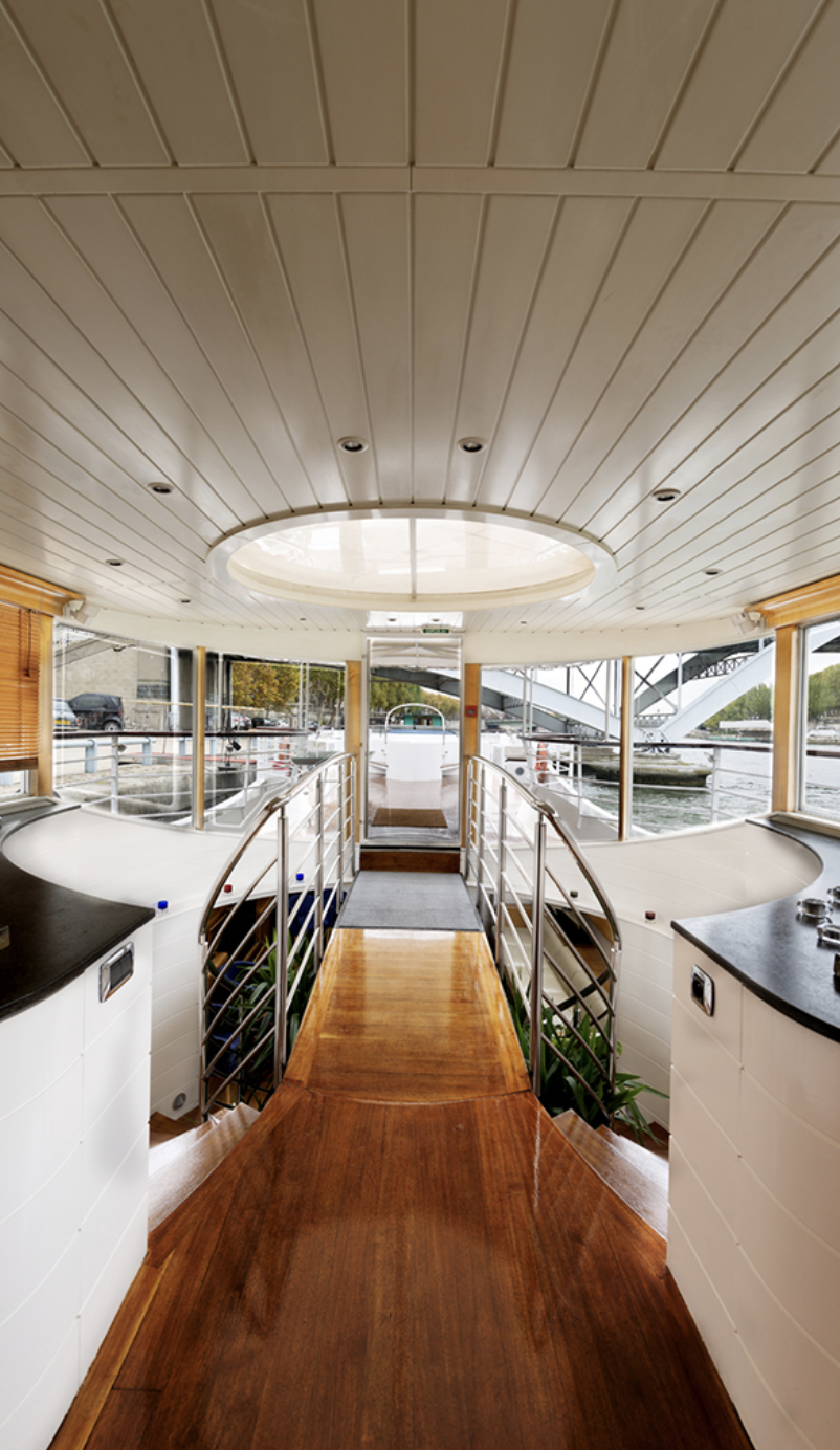 Location péniche Paris – Le Yacht Joséphine