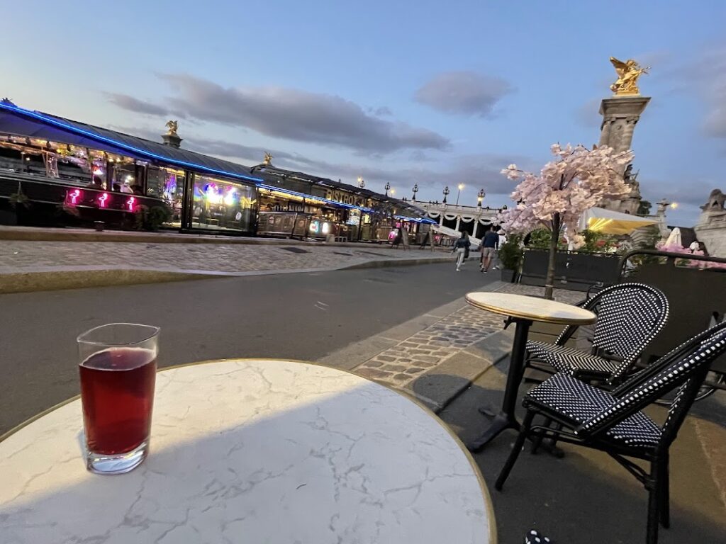 La péniche Alexandre III