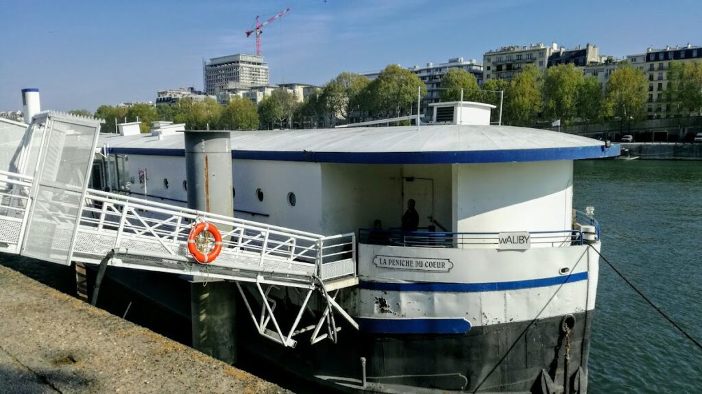 La Péniche au Coeur de Paris