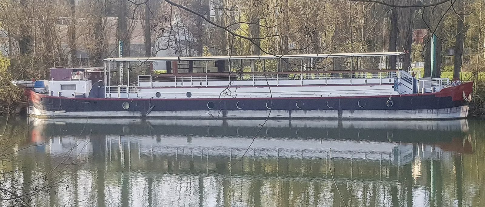 Privatisation péniche Paris – L'Équité