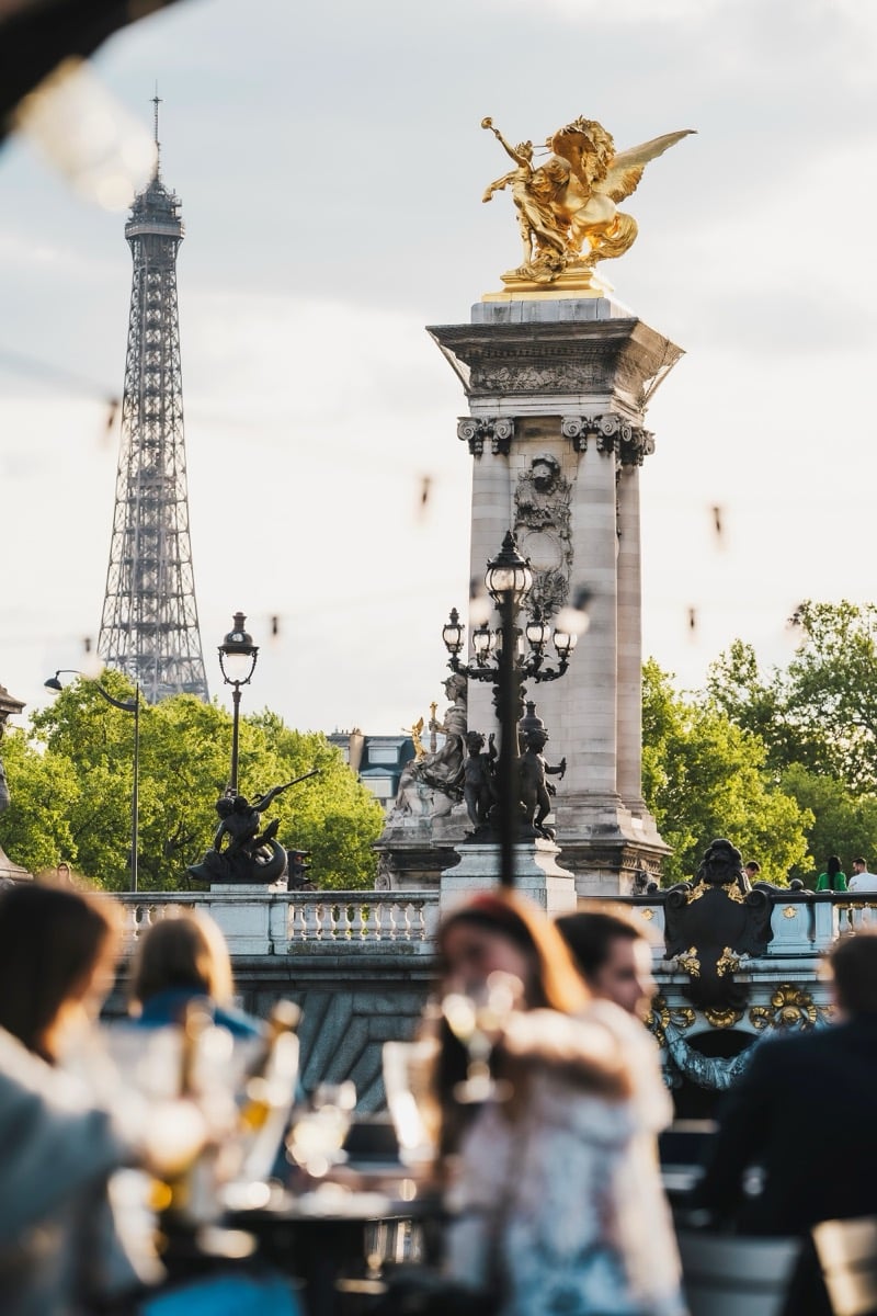 Le Flow péniche Paris rooftop Pont Alexandre III