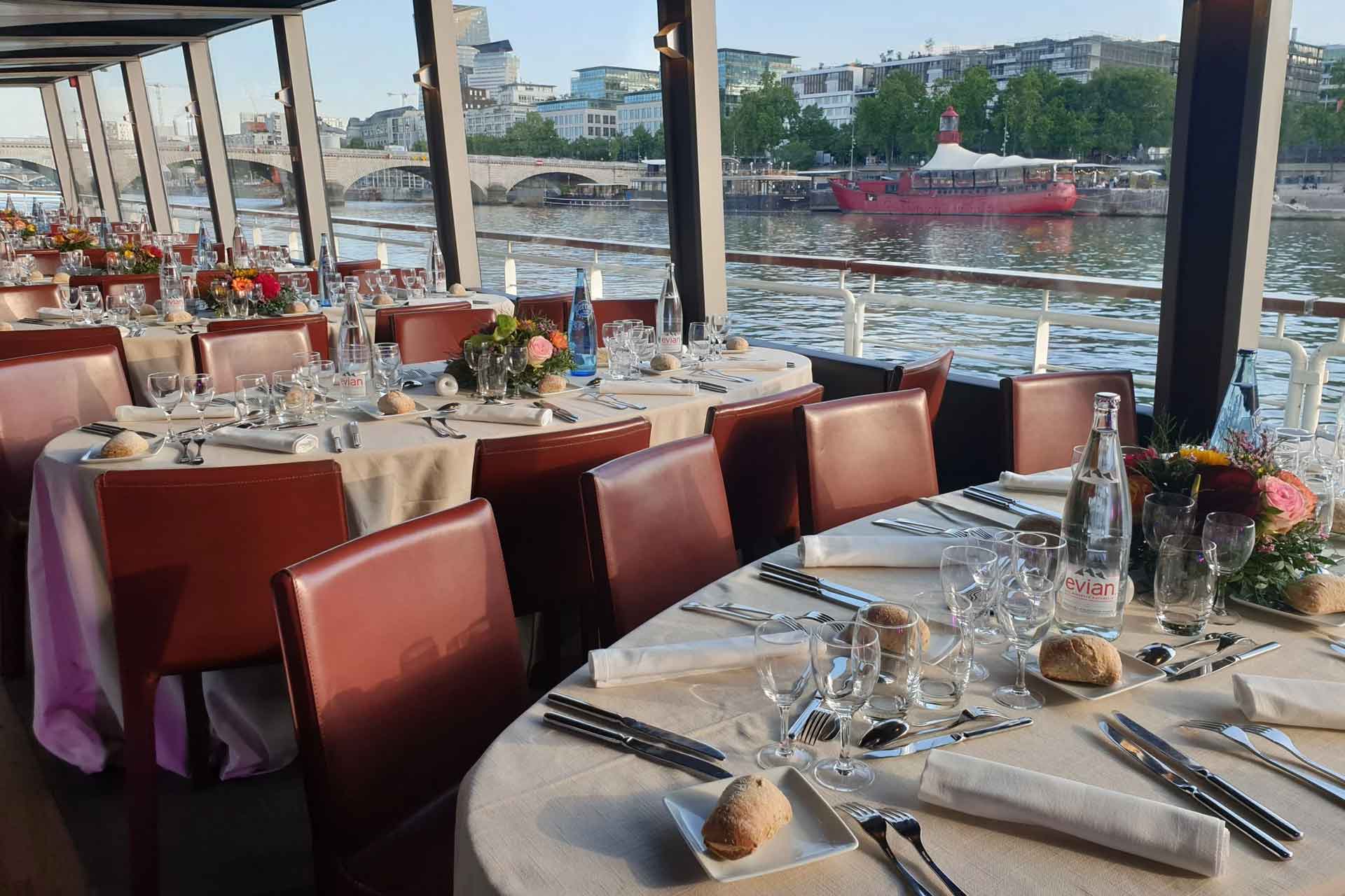 Le Bel Ami, péniche événementielle à Paris sur la Seine