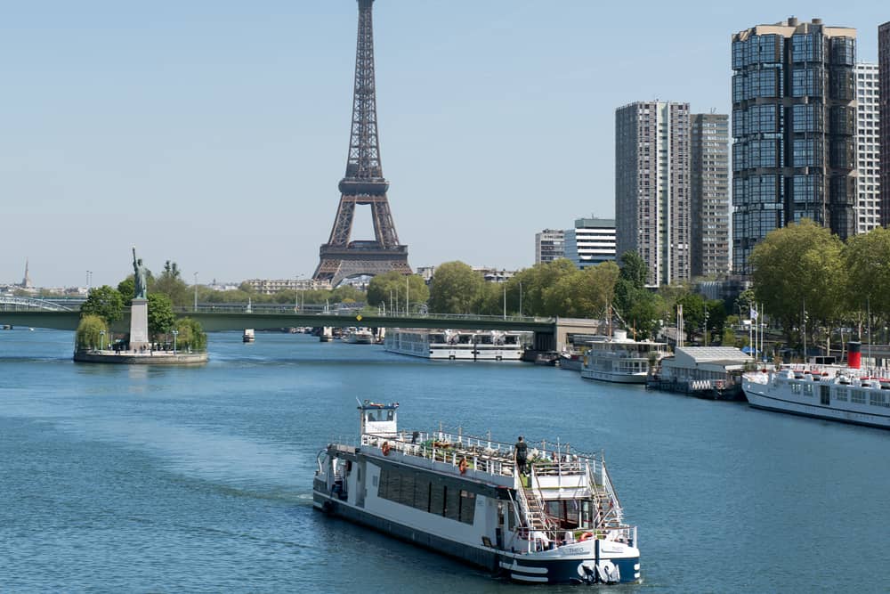 Le Diamant Bleu, péniche événementielle à Paris sur la Seine
