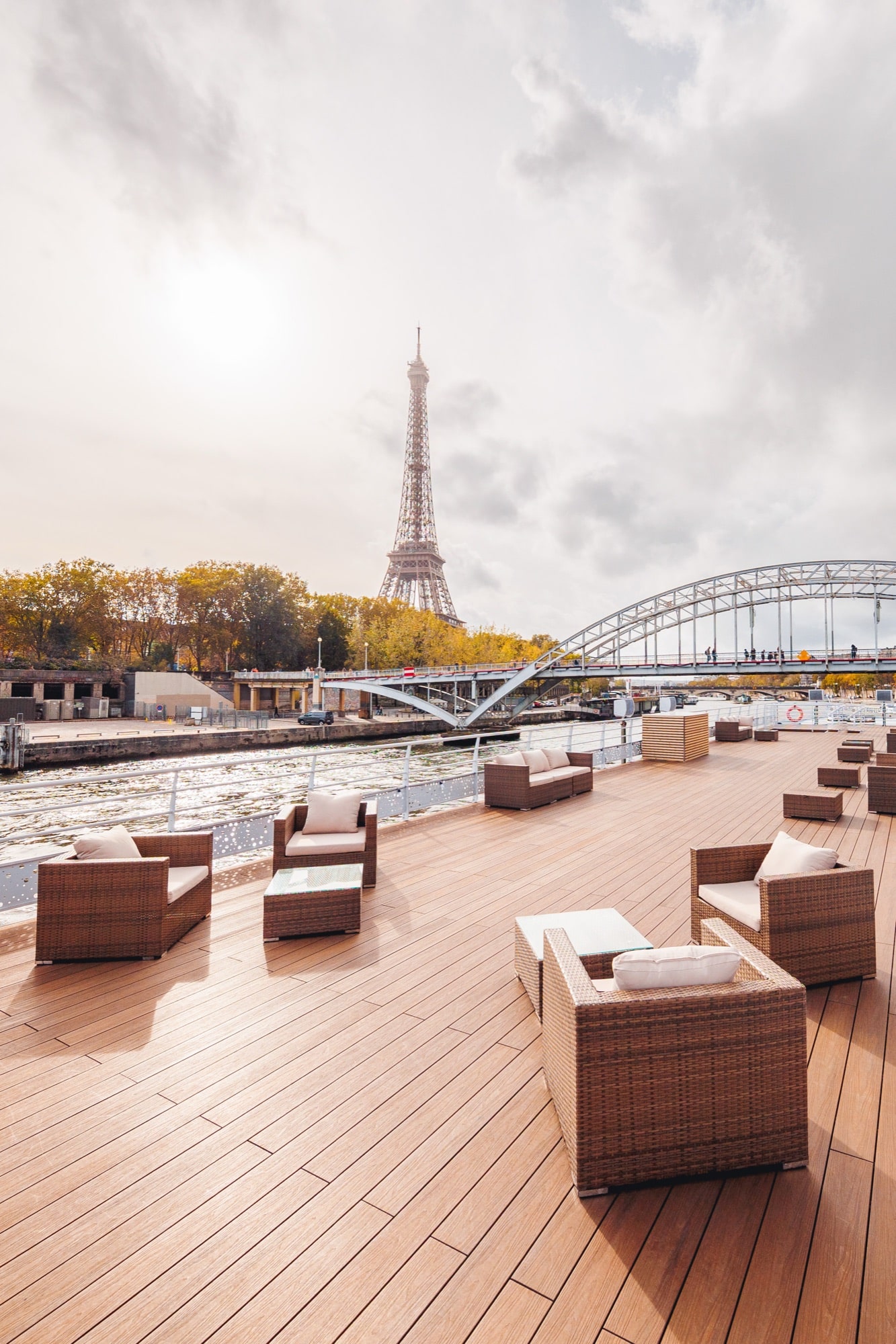 Le Poséidon, péniche événementielle à Paris sur la Seine