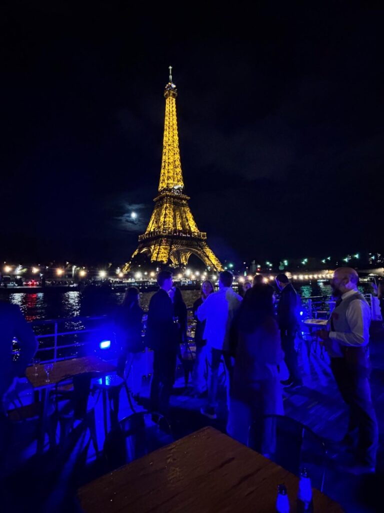 La soirée étudiante sur Le Henjo — privatisation péniche Paris
